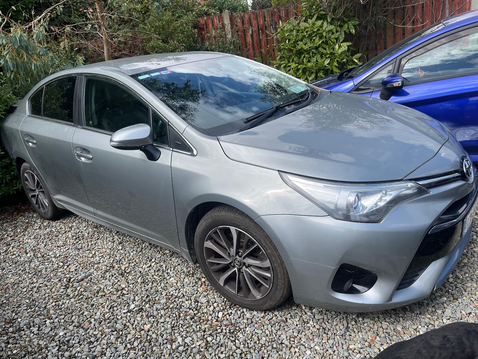 2017 toyota avensis — Rear damage